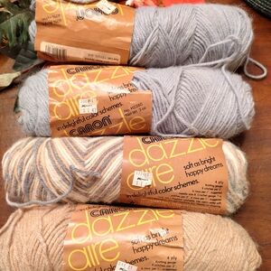 Carbon Dazzle Aire Yarn Set - Gray and Cream